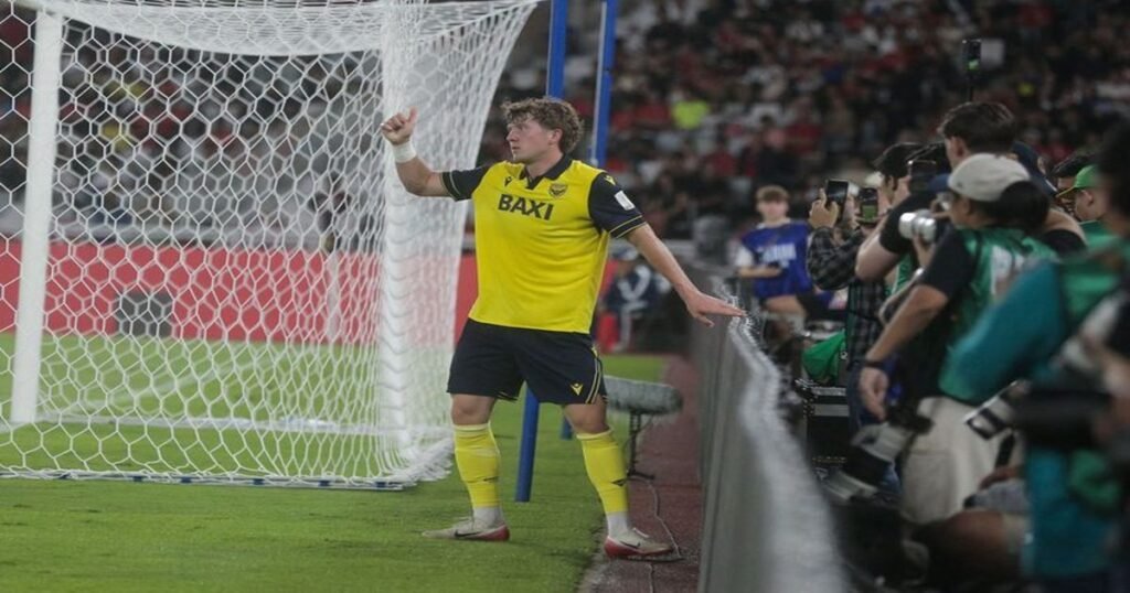 Aksi Ole Romeny mencetak gol dalam laga Oxford vs Arema di Piala Presiden 2025